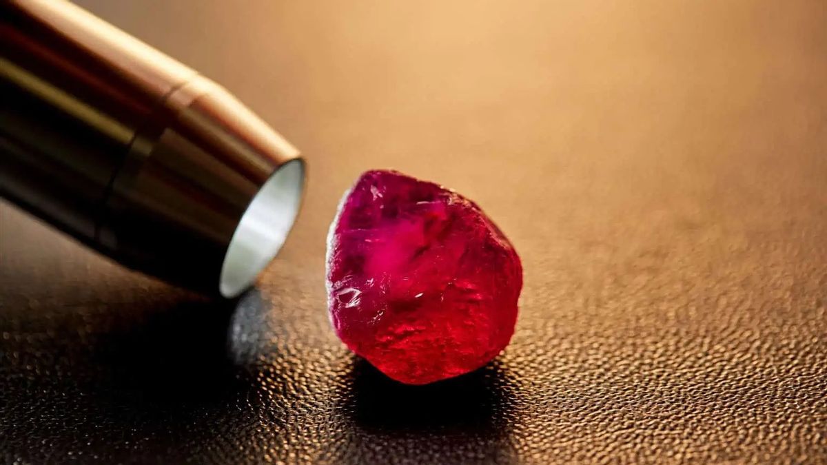 5 record breaking gemstones even billionaires can't buy 